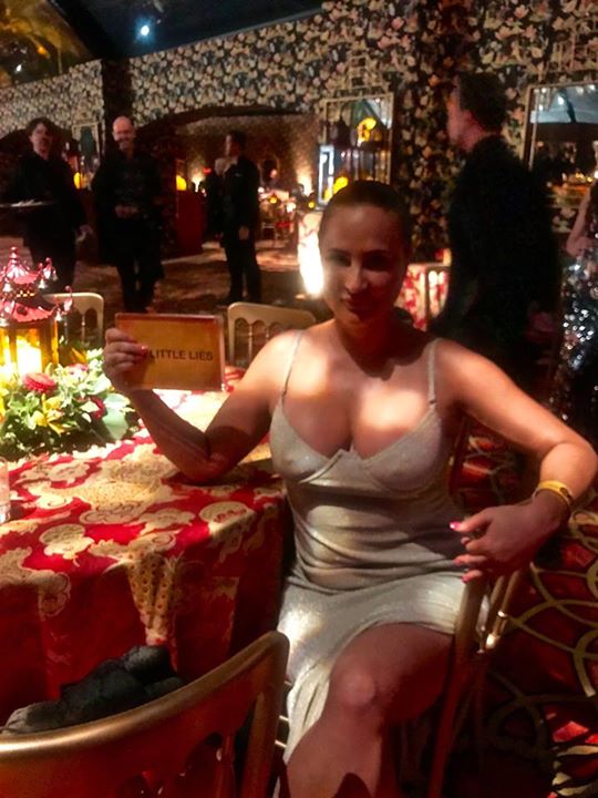 Hier soir  #Emmys  #AfterpartyHBO à la table de Jean-Marc Vallée en attendant son arrivée afin de le féliciter :). Trop cool !!!!!

About last night…….